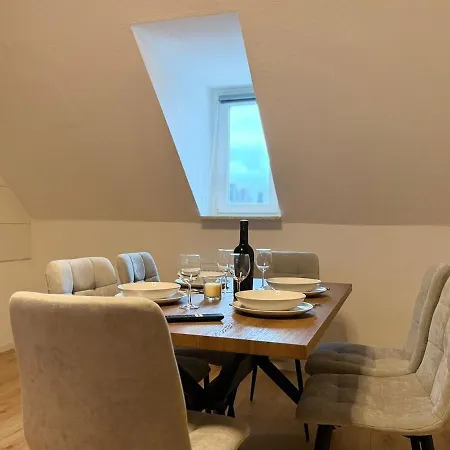 Atlas 8 Oberhausen, 3 Zimmer, Naehe Bahnhof, Westfield Centro *